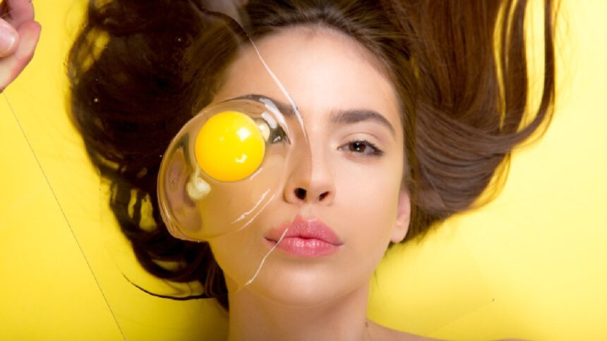 5 surprising benefits of eggs for skin — and 3 ways to use them