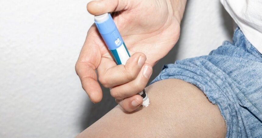 Person injecting Ozempic into leg