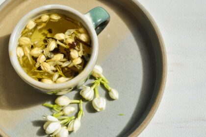 Jasmine Tea Doesn’t Just Smell Like Bliss—It’s Also Beneficial for Your Gut, Mood, and Skin