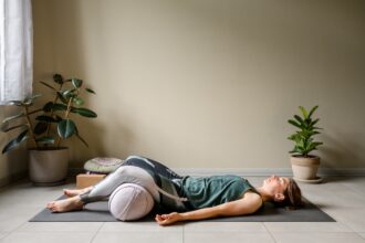 Grab a Pillow and Get Comfy for This 20-Minute Relaxing Yoga Flow